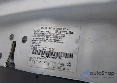 2004 Ford Focus Lx z USA, uszkodzony, nr VIN 1FAFP33P44W195187